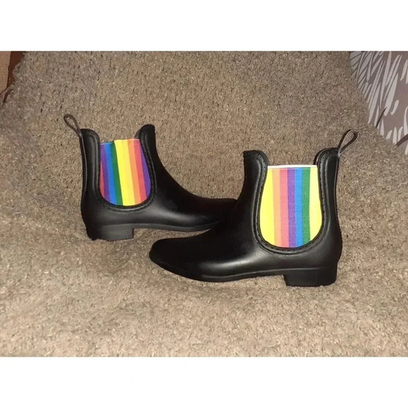 Catherine Malandrino Shoes - CATHERINE MALANDRINO-Black Matte Rubber-Rainbow Pride Gusset-Sz 40-Excellent